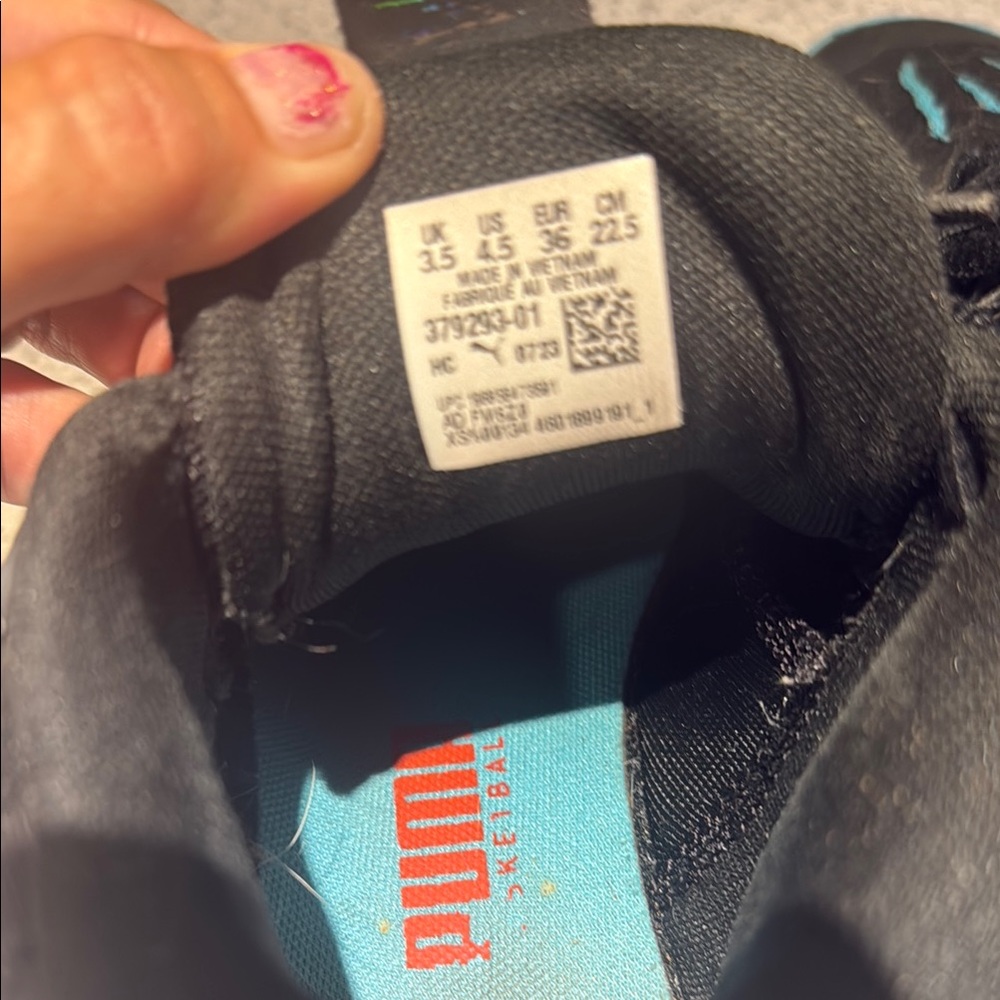 Puma Black and Blue Sneakers with Classic Design - Picture 3 of 5
